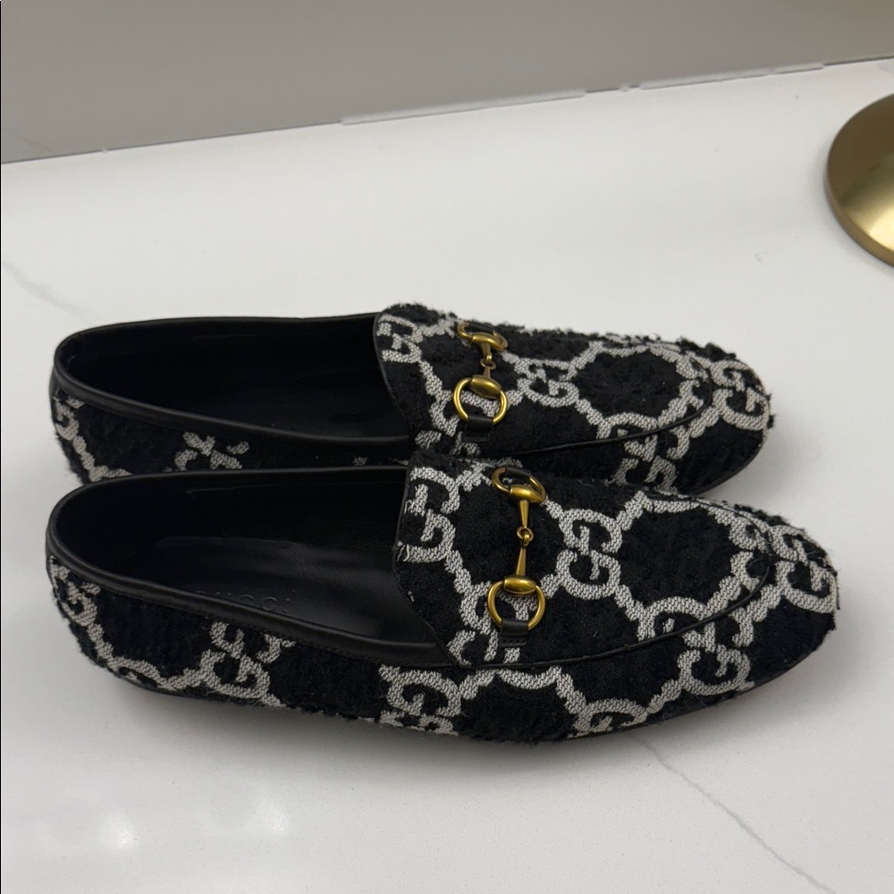 Gucci Black and Silver Textured Loafers with Gold Accent - Picture 2 of 5